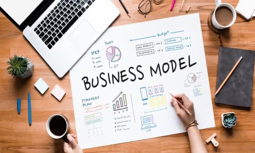 Diagram menunjukkan berbagai jenis model bisnis dan keuntungan masing-masing, termasuk langganan, freemium, e-commerce, franchise, dan marketplace.