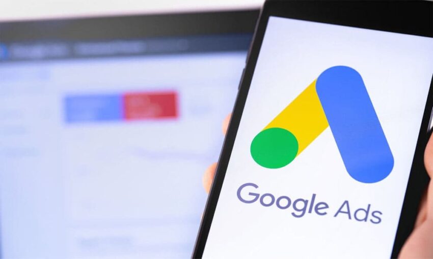 Infografis tentang cara menggunakan Google Ads untuk meningkatkan penjualan online, termasuk langkah-langkah pembuatan kampanye, pemilihan kata kunci, dan optimasi.